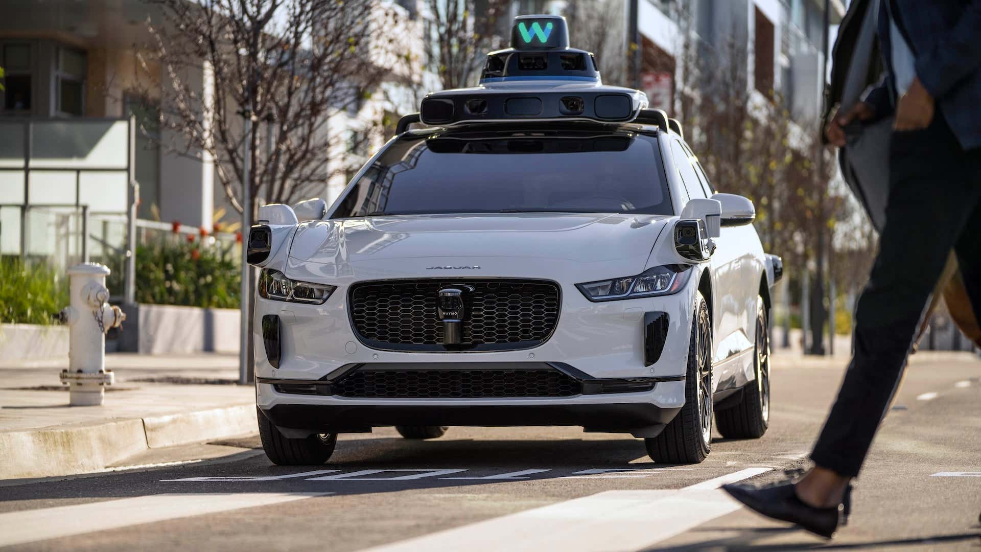 Waymo, Telefon Direği Çarpmasının Ardından Sürücüsüz Araçlar için Yazılım Geri Çağırma Sorunu başlıklı makale için resim