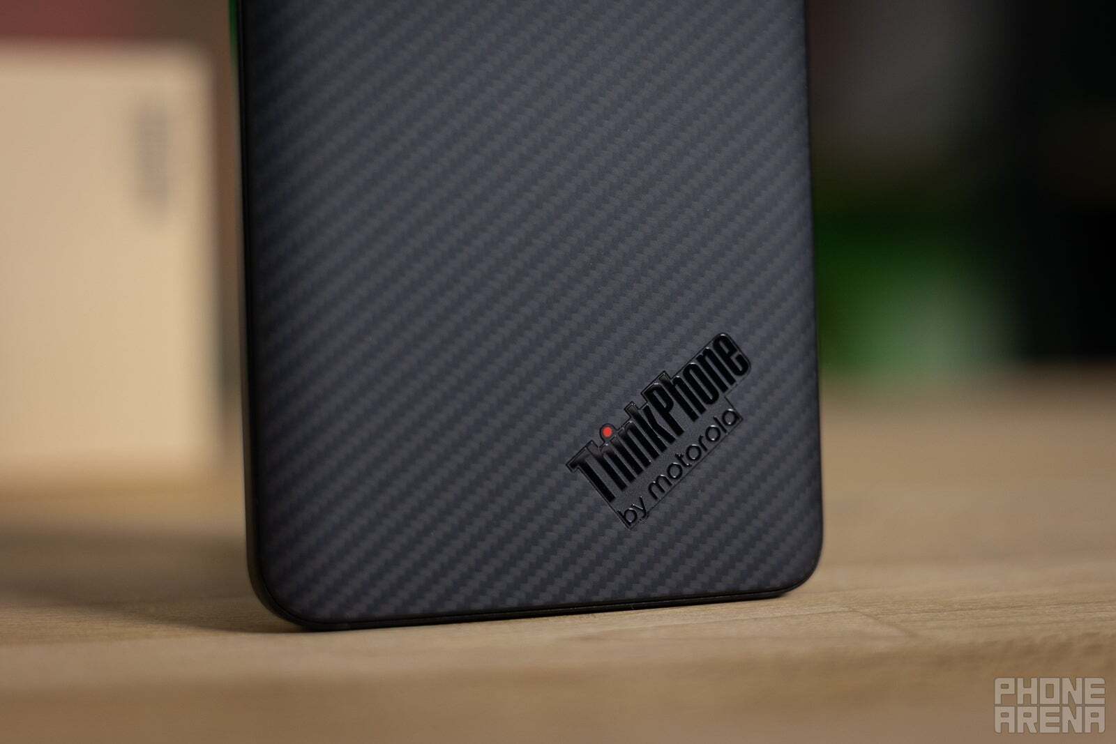 Hadi camı daha hafif ve dayanıklı bir şeyle değiştirelim, ne dersiniz? - Galaxy Z Fold 6 İstek Listesi: Mükemmel bir katlanabilir telefon nasıl görünürdü?