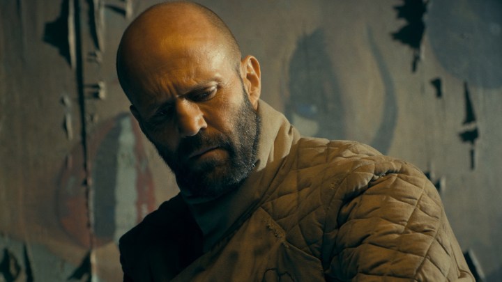 Jason Statham, The Beekeeper'dan bir karede kara kara düşünüyor