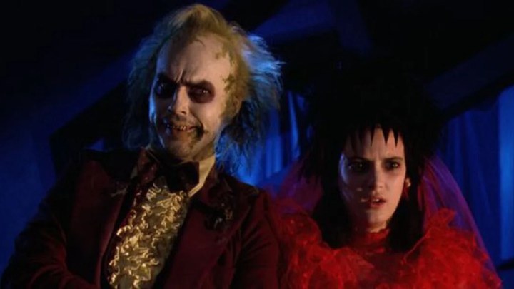 Beetlejuice'de Michael Keaton ve Winona Ryder.