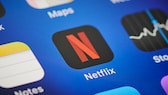 Netflix fiyatları: akıllı telefon ekranında yayın hizmeti logosu