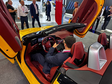 Dünyanın tek elektrikli roadster'ı Rusya'da satılmaya başlandı.  Dört tekerlekten çekişli 544 beygir gücündeki MG Cyberster'ın değeri 7,4 milyon ruble idi