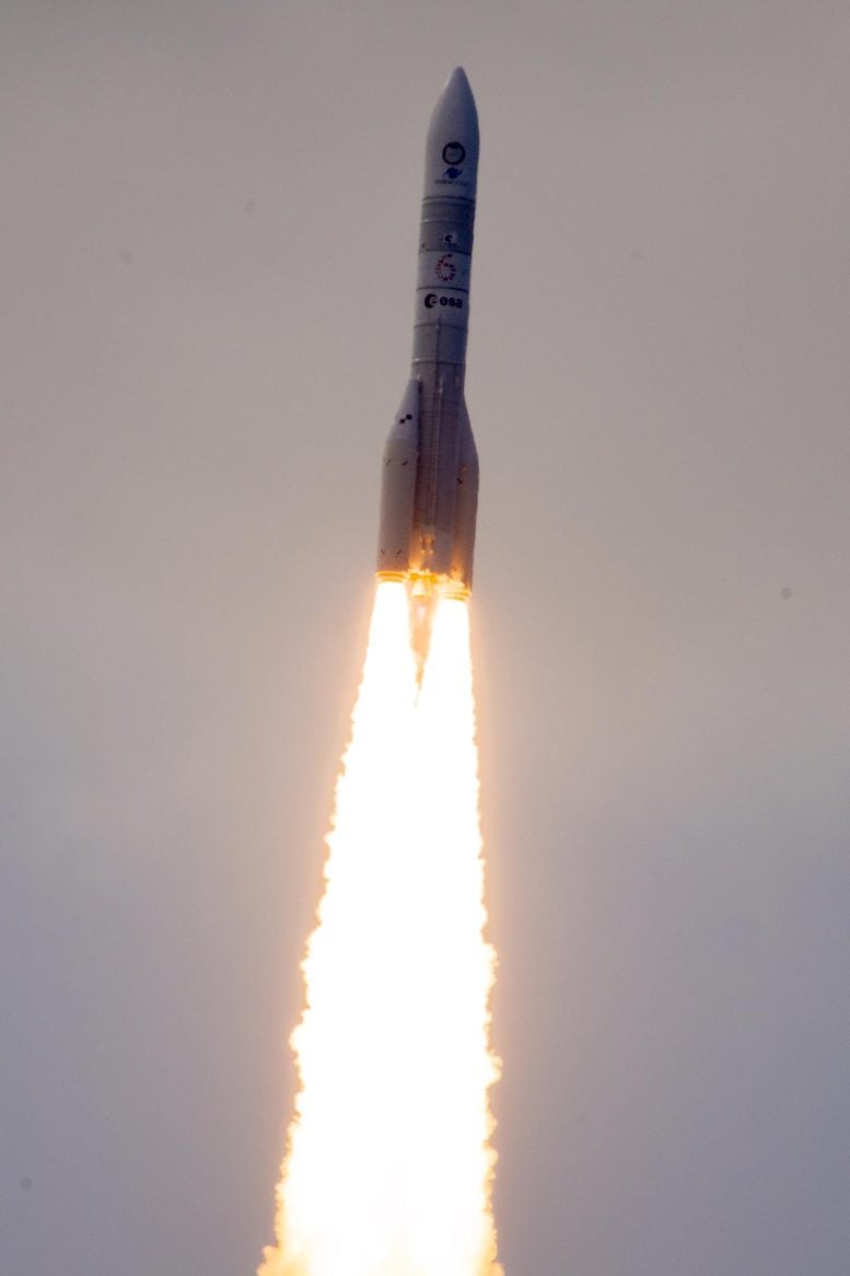 İlk Ariane 6 Roketi Uçuşa Geçti