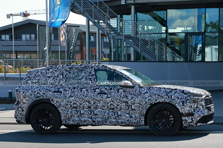 BMW X7 M ve Mercedes-AMG GLS'nin meslektaşı.  Yeni Audi SQ7 2026 ilk kez canlı olarak gösterildi