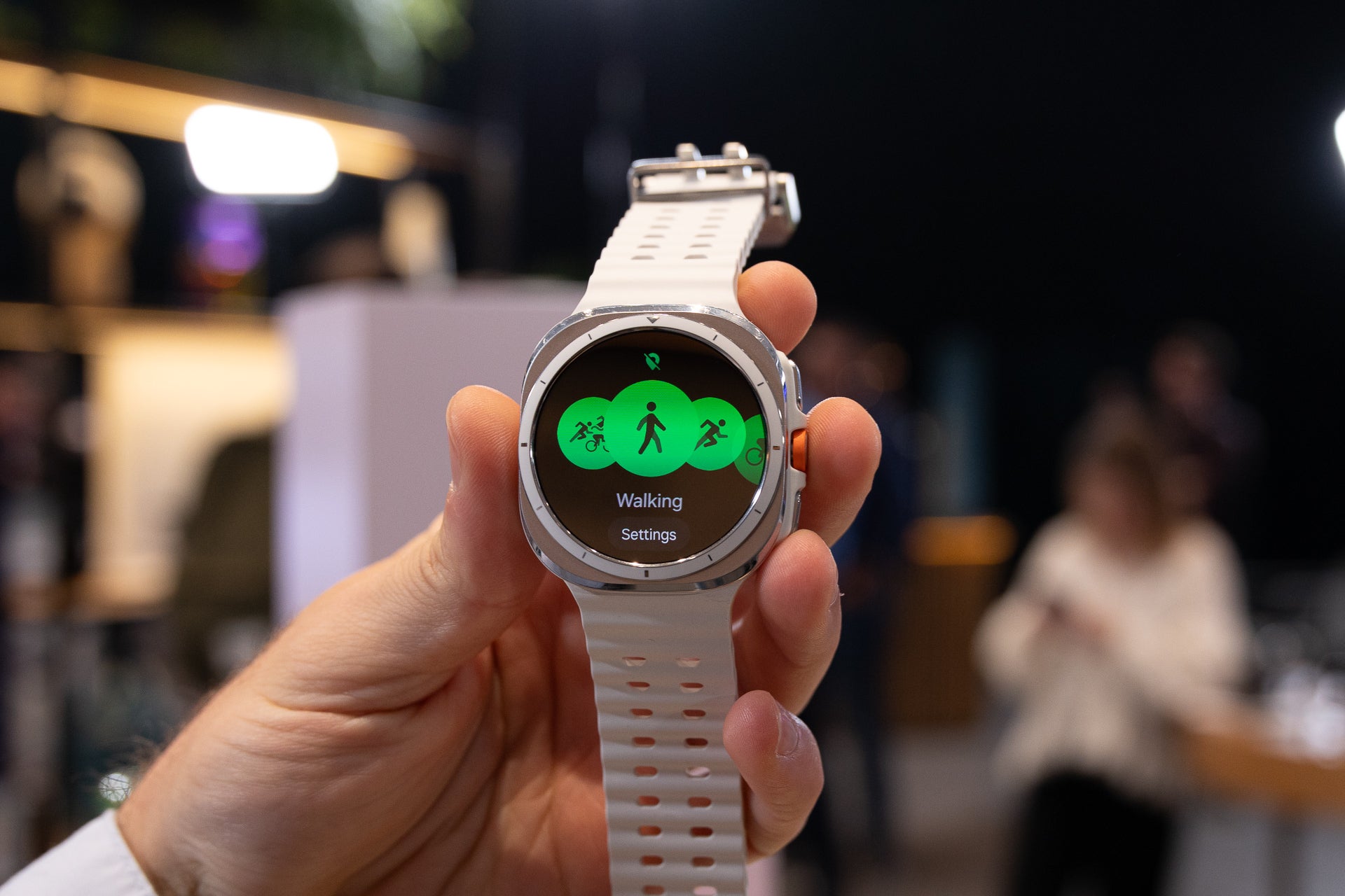 Galaxy Watch Ultra, Samsung'un en kapsamlı sağlık ve fitness takip cihazıdır (Görsel: PhoneArena). - Samsung, Galaxy Watch Ultra'yı tanıttı: Şimdiye kadar üretilmiş en güçlü Galaxy Watch