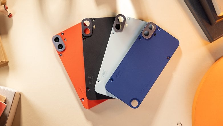 Bir bakışta CMF Phone 1 için dört farklı renkli kapak