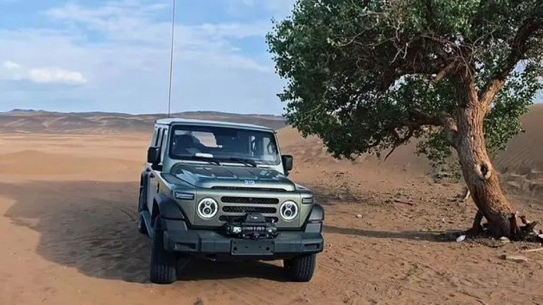 Bayilerde “Çin UAZ'ı” zaten göründü.  BAW 212, 2.0 litrelik 252 beygir gücünde bir motor ve 8 ileri otomatik şanzıman aldı