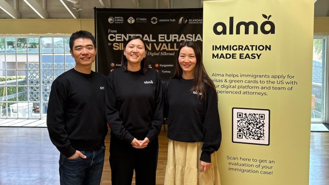Alma'nın kurucu ortakları, soldan sağa Shuo Chen, Aizada Marat ve Assel Tuleubayeva