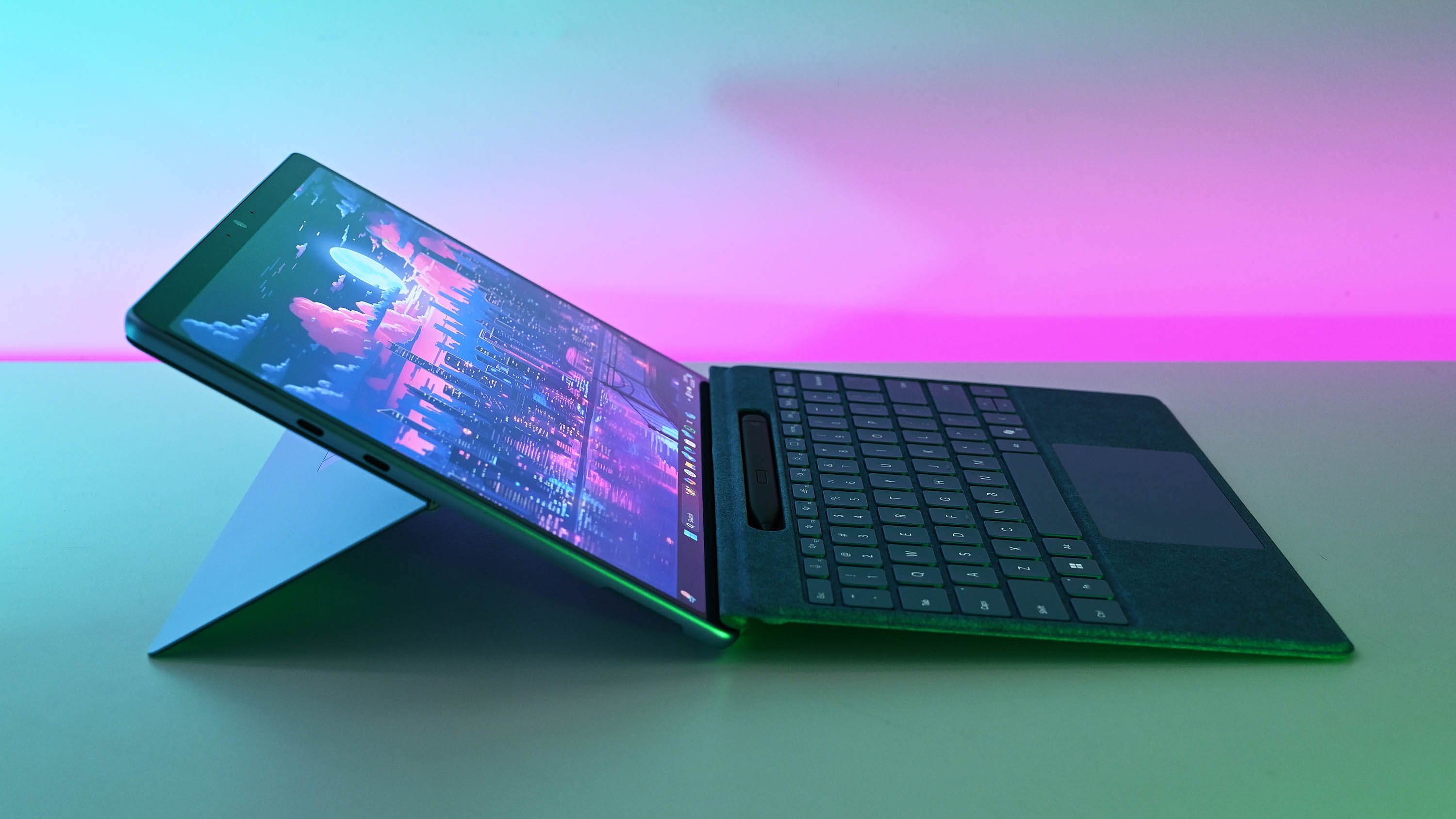 Qualcomm Snapdragon X Elite ile Microsoft Surface Pro 11