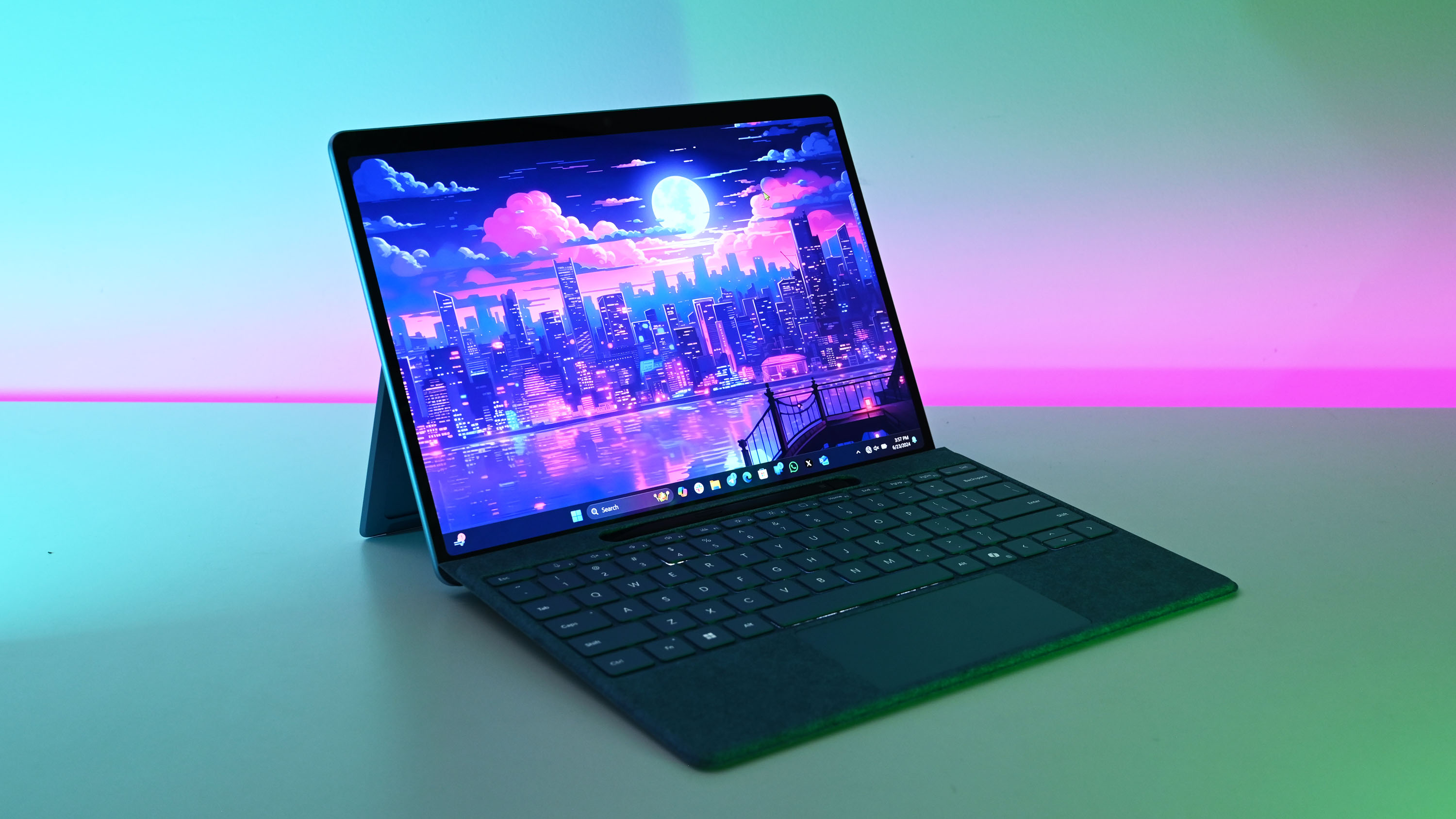 Qualcomm Snapdragon X Elite ile Microsoft Surface Pro 11