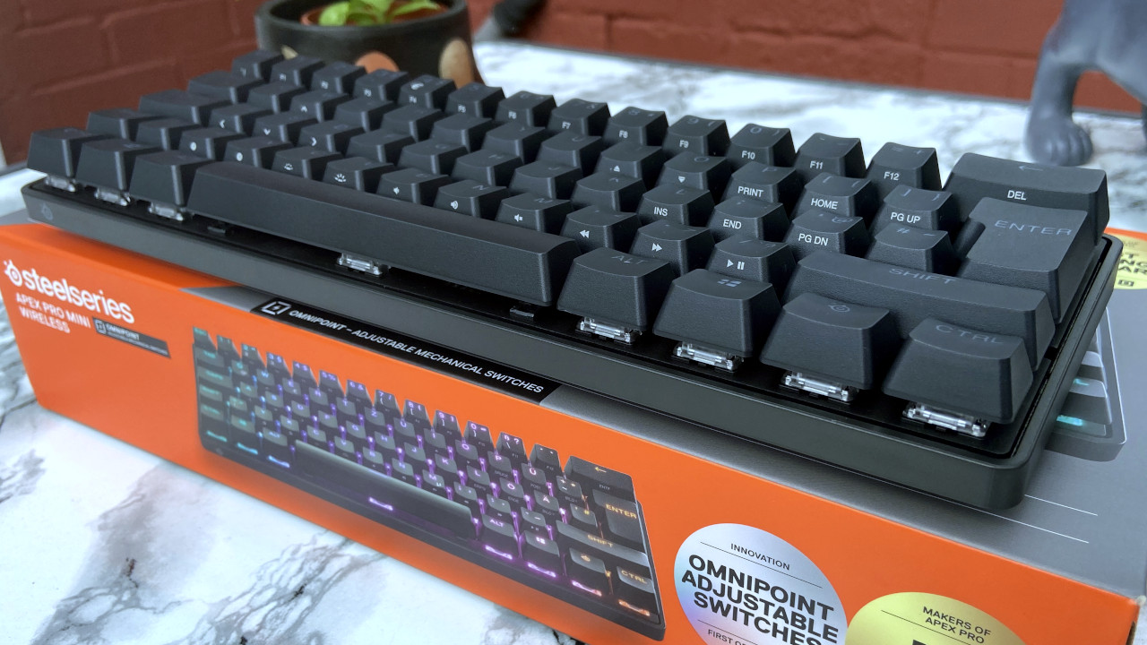 SteelSeries Apex Pro Mini Kablosuz kutudan çıkarıldı