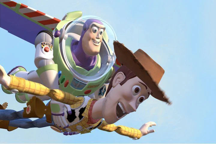 Buzz ve Woody, Pixar filmi Oyuncak Hikayesi'nden bir sahnede uçuyorlar