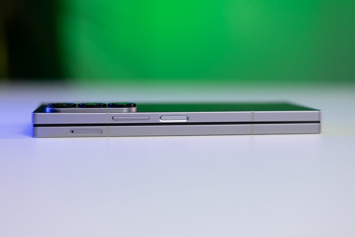 Z Fold 6 yakında daha ince, daha hafif ve daha büyük bir modele kavuşabilir. | Resim Kredisi -- PhoneArena - Samsung'un Galaxy Tab S10+ ve S10 Ultra'yı Ekim ayında piyasaya sürmesi giderek daha olası görünüyor