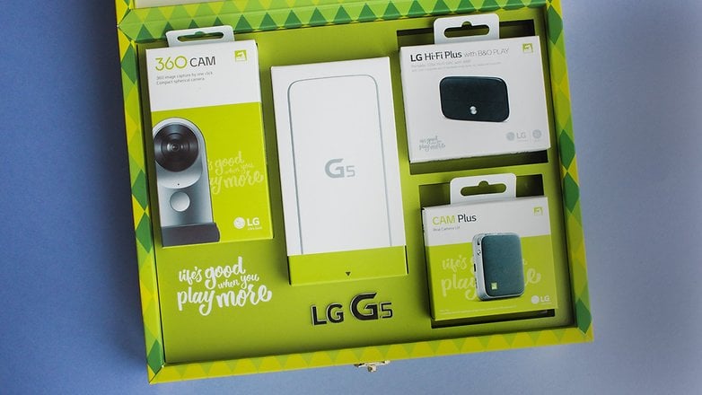 LG G5 artı çeşitli modüllerin bulunduğu kutu