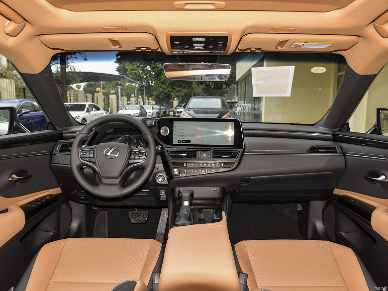 Toyota Camry gibi, sadece lüks.  Lexus ES 200 Premium Edition sunuldu: Seçilebilecek üç motor ve önceki modele göre daha fazla seçenek