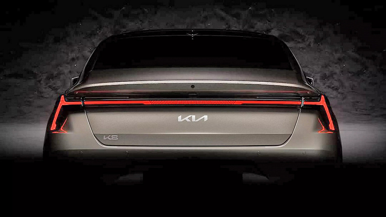Kia, yeni Toyota Camry'ye tamamen yeni bir iş sedanı Kia K8 ile yanıt verecek: arabanın ilk fotoğrafları yayınlandı