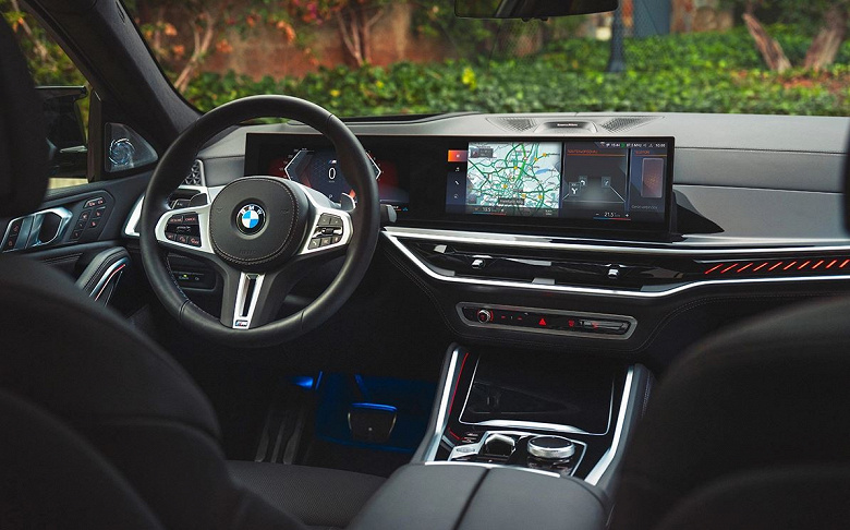 M paketine ve 3,0 litrelik motora sahip BMW X6 2024 crossover'lar resmi bir BMW bayisinde görücüye çıktı.  Makinalar 1 yıl garantili olarak satılmaktadır.