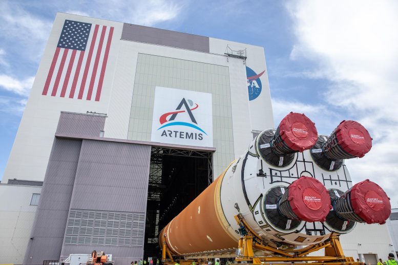 Artemis II SLS Çekirdek Aşaması Montaj İçin Geldi