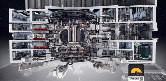 ITER tokamak ve entegre sistemlerinin bir maketi.
