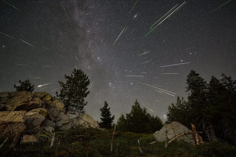 Gece Gökyüzünü Aydınlatan Delta Aquariid Meteor Yağmurunu Kaçırmayın