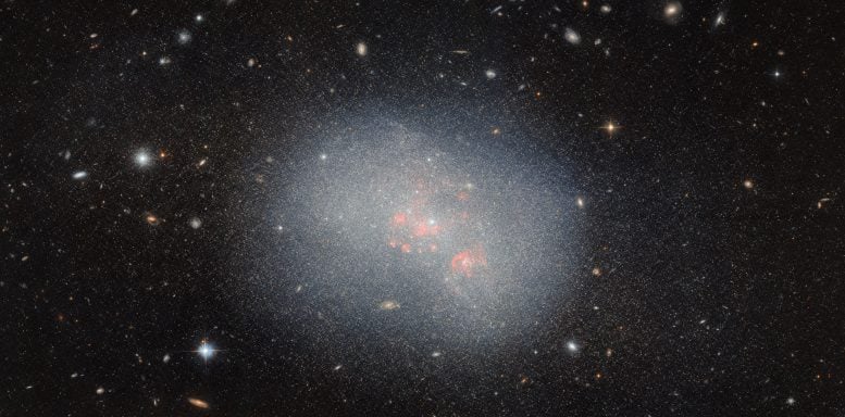 Hubble Cüce Galaksilerin En Büyük Galaksileri Nasıl Şekillendirdiğini Açıkladı