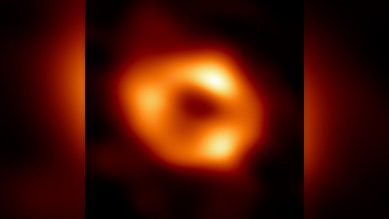Hubble Uzay Teleskobu, Dünya'ya en yakın büyük kütleli kara deliğin keşfedilmesine yardımcı oldu; bu, yıldız kütleli kara delikler ile süper kütleli kara delikler arasındaki bağlantıyı açıklamaya yardımcı olabilir.