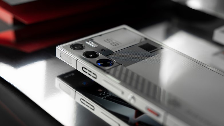 Redmagic 9S Pro'nun arkadan kamera görünümü