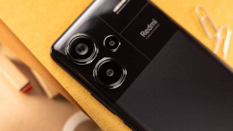 Redmi Note 13 Pro+ arkadan kameralara odaklı