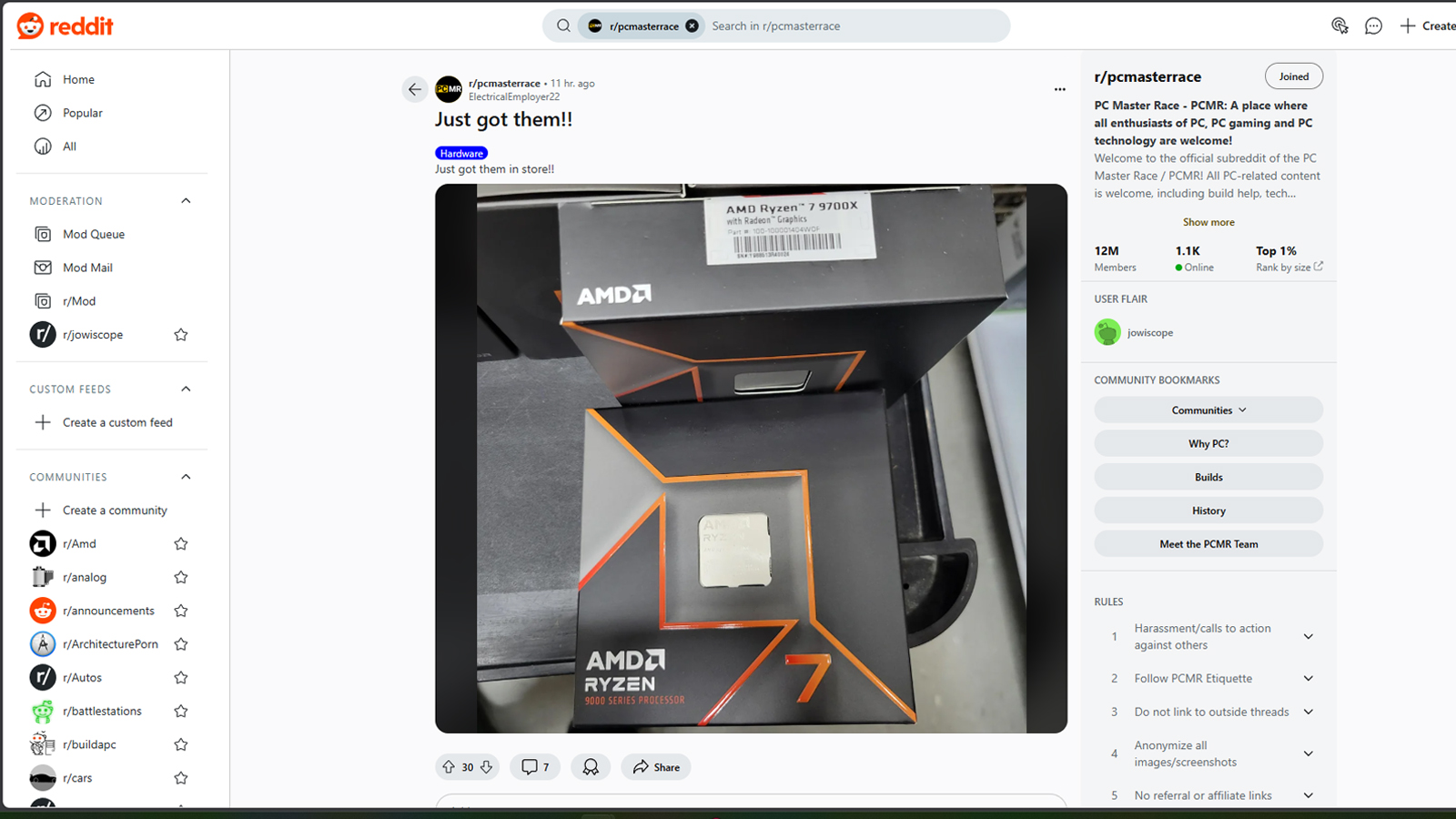 AMD Ryzen 9 9700X işlemciler perakende kutularında