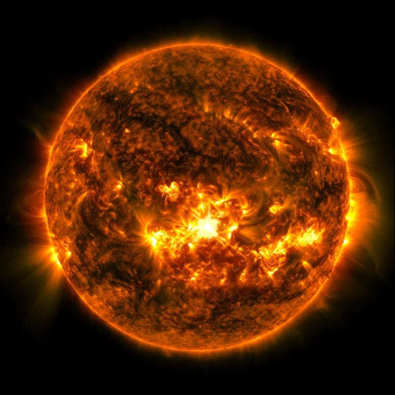 NASA’nın Güneş Dinamikleri Gözlemevi Büyük Parlama Olayını Kaydediyor