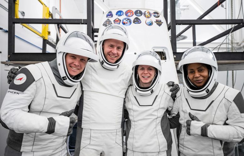 NASA’nın Tarihi SpaceX Görevinin Arkasındaki Astronotlarla Tanışın