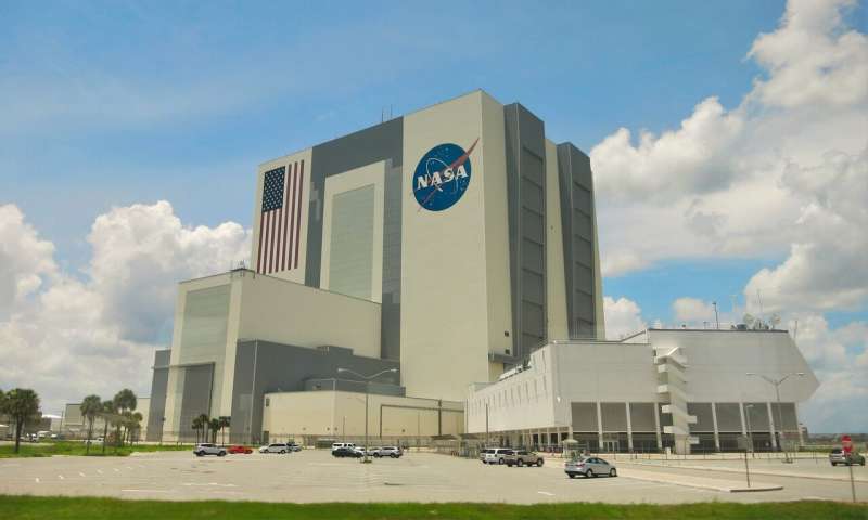 NASA’nın devasa ay güçlendiricisi Kennedy Uzay Merkezi’ne ulaştı