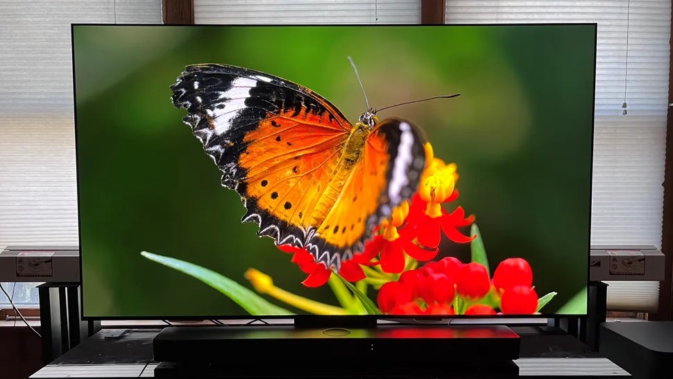 TechRadar'ın incelemesinden LG Class C3 Serisi OLED evo TV'nin görüntüsü.
