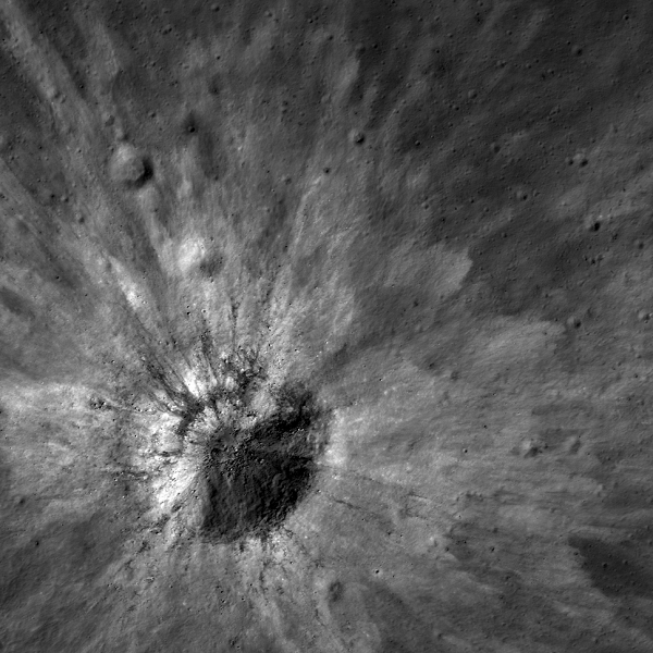 Bilim insanları ay atmosferinin gizemini ortaya çıkardı: Uydunun meteorlar tarafından bombalanması