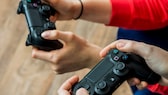 Biz Buradaydık PlayStation: İki PlayStation kontrol cihazı kullanımda