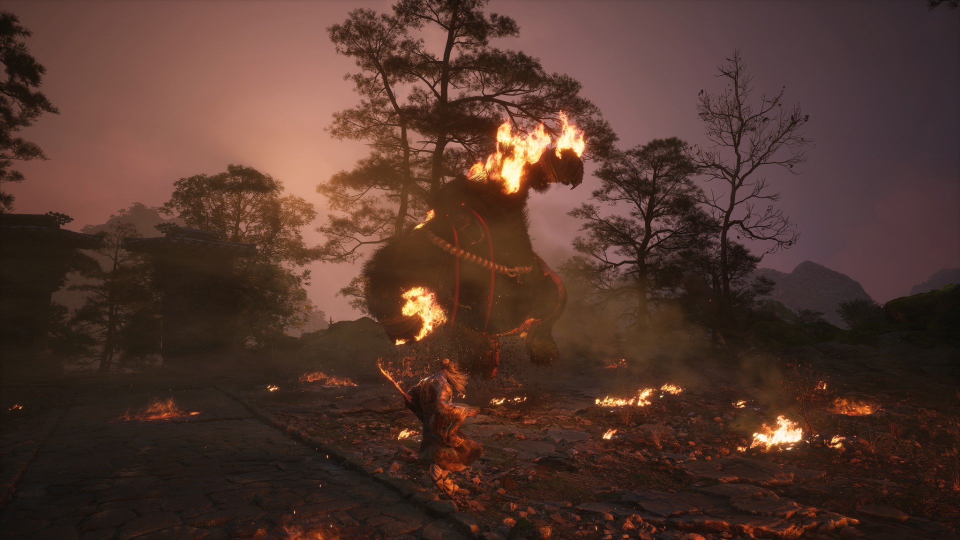 Black Myth Wukong ön izlemesi: Wukong dev alevli ayı boss'uyla savaşıyor.