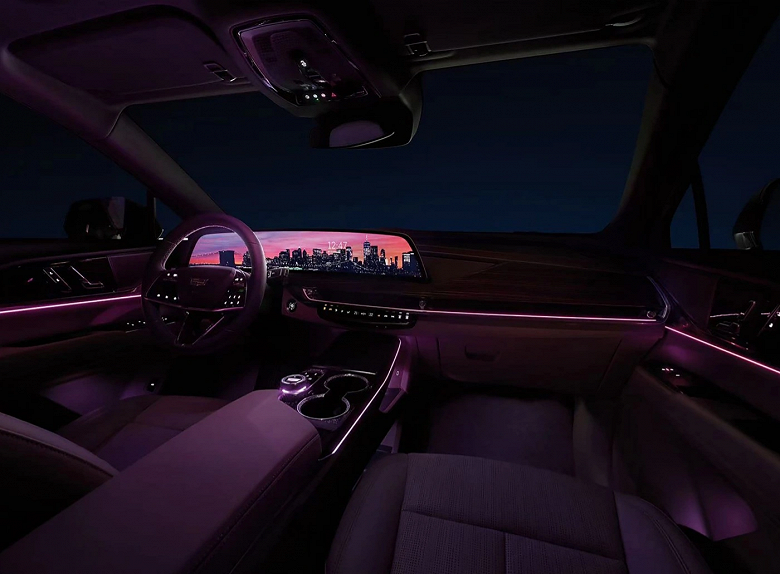 33 inç 9K ekranlı 2025 Cadillac XT5 tanıtıldı