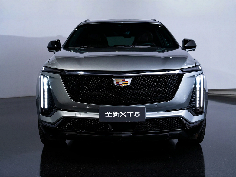 33 inç 9K ekranlı 2025 Cadillac XT5 tanıtıldı