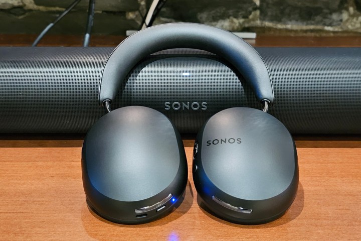 Sonos Arc'lı Sonos Ace.