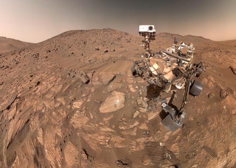 NASA Perseverance Rover'ın 'Cheyava Şelalesi' ile Selfie'si