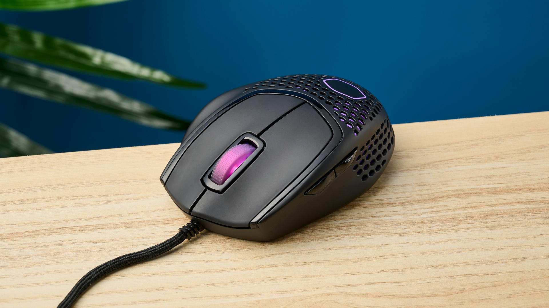 Cooler Master MM720 oyun faresinin fotoğrafı