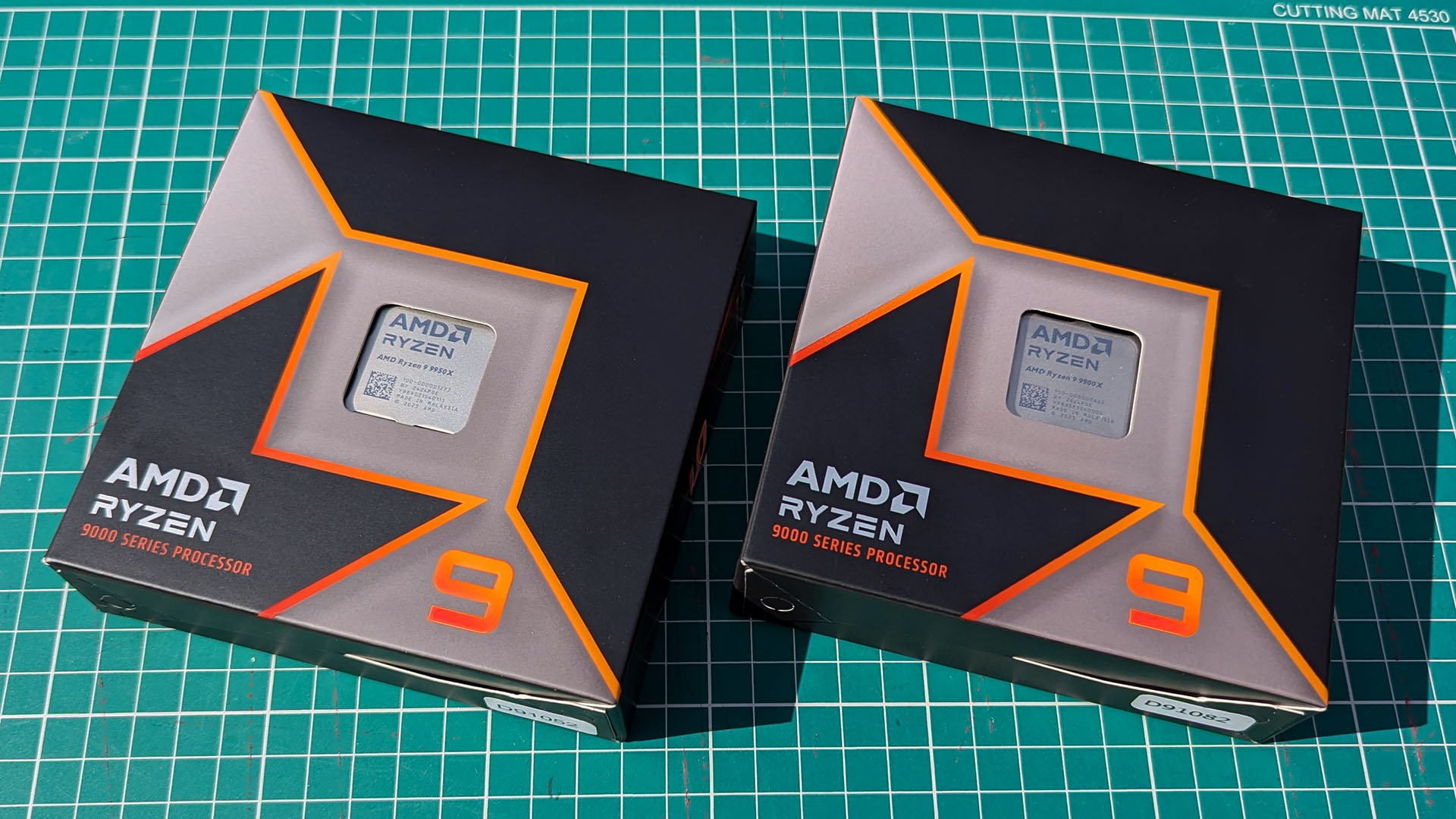 AMD Ryzen 9 9900X ve 9950X işlemciler perakende kutularında