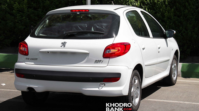 2011 yılına kadar resmi olarak Rusya'da satıldı ve 13 yıl sonra tekrar pazara döndü. Bayiler Peugeot 207i'yi 6 vitesli otomatik şanzıman ve 2 yıl garantiyle satıyor