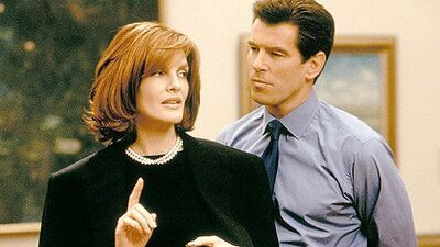 Thomas Crown Olayı'nda Pierce Brosnan ve Rene Russo. 