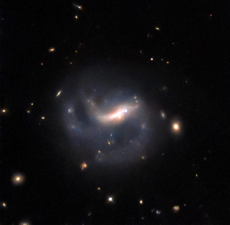 Bir Süpernova Bilinmeyen Bir Galaksiyi Aydınlattı