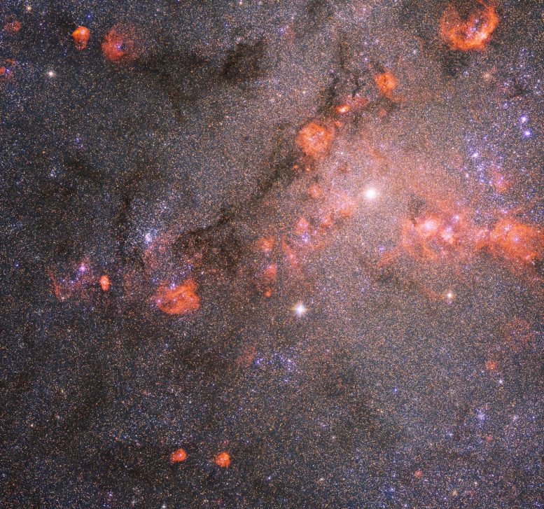 Hubble, Triangulum Galaksisinin Yıldız Oluşum Merkezinin Derinliklerine Bakıyor