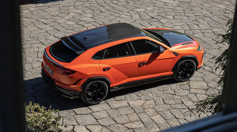 Lamborghini Urus 2024 Rusya'ya getirildi: 666 hp. ve bir yıl garanti