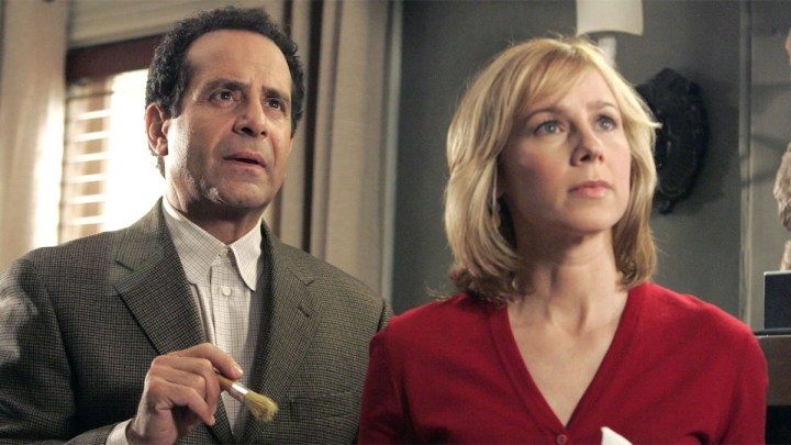 Monk'ta Tony Shalhoub ve Traylor Howard.