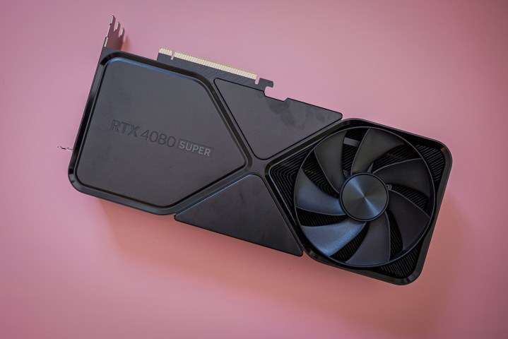 Pembe arka planda Nvidia RTX 4080 Super.