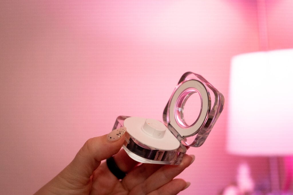 Galaxy Ring'in şarj kutusunun bir fotoğrafı